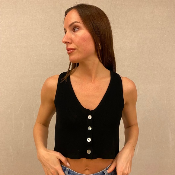 The Latest Scoop Black Knit Vest Top - Picture 2 of 5